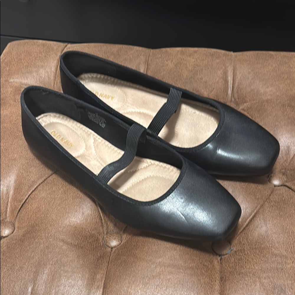 Old Navy Black Flats Sleek Minimalist Design